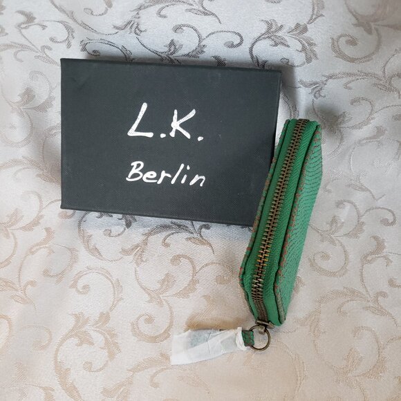 L. K. Berlin Genuine leather Green apple Python Snakeskin design card holder - Picture 3 of 8
